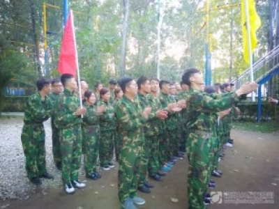 西安某医药销售公司第三季度团队拓展培训