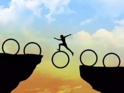 团队拓展训练：努力就没有打败不了的艰难