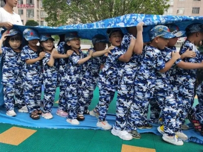 孩子们三天两夜的摸爬滚打被家长们的感谢刷了屏，孩子们不舍的哭了！